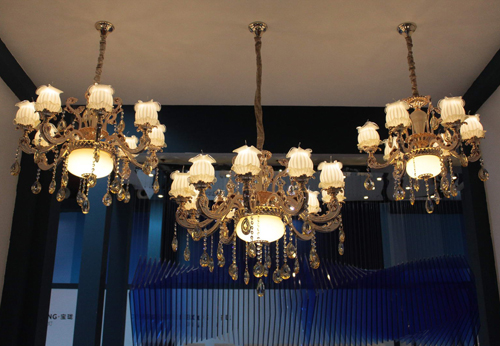 �Ї����֮������ɫС�(zh��n)���ɞ�V�|�µĽ�(j��ng)��(j��)���L�c(di��n)