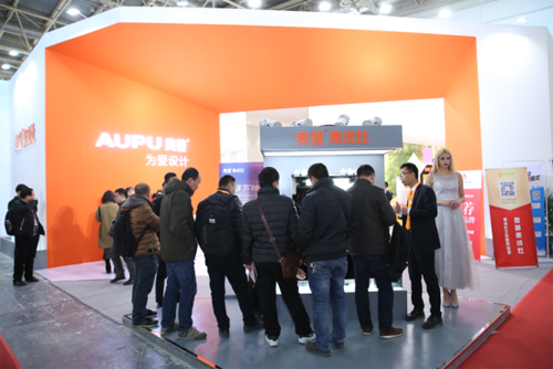 奧普集成灶亮相北京建博會(huì) 刮起健康生活主義風(fēng)潮