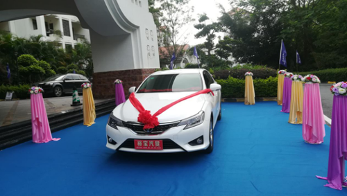 Ӣ���F����Ľ�(j��ng)�N�̕��h �Aʾؔ��ʢ��