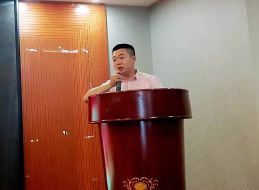 ���A�K�˱��Ƶ���վ�����������ҫ����Ĺ�â