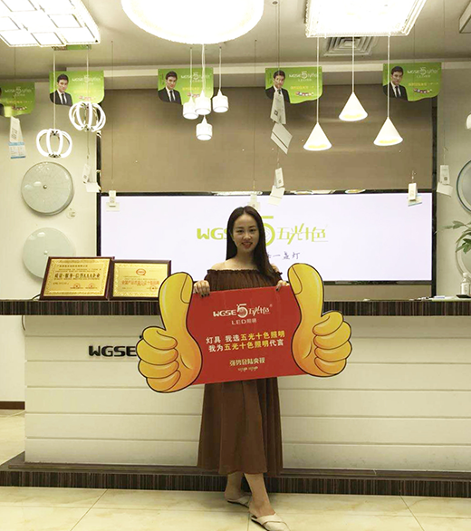 ���ʮɫ�����\����(w��)�A�����M(f��i)�߿ڱ�