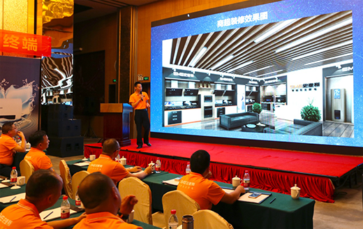 ʷ��˹S18���Ľ�(j��ng)�N�̑�(zh��n)�Է��(hu��)����������֮��