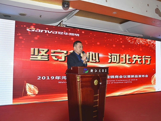 ���A�����K�˱��ƺӱ�վ���M��ϣ������������ǰ��