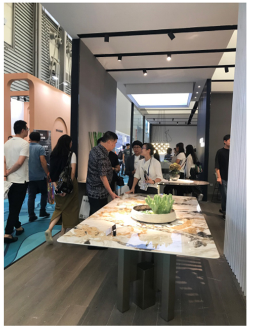 ���A֮�g�M�@��ʽ�O���������Ҿ��@�G�����Ϻ����H�Ҿ�չ