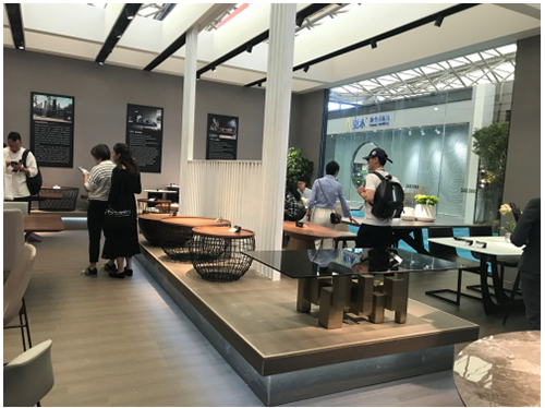 ���A֮�g�M�@��ʽ�O���������Ҿ��@�G�����Ϻ����H�Ҿ�չ