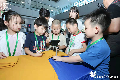 �Č�ע�����I(y��) С���Zϴ�C(j��)����֮�������Ļ