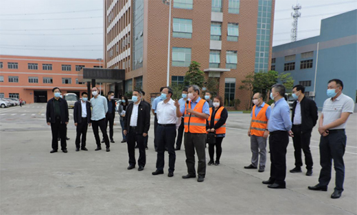 ���T�����L(zh��ng)����һ���W�R�������{(di��o) ָ��(d��o)��(f��)����(f��)�a(ch��n)����