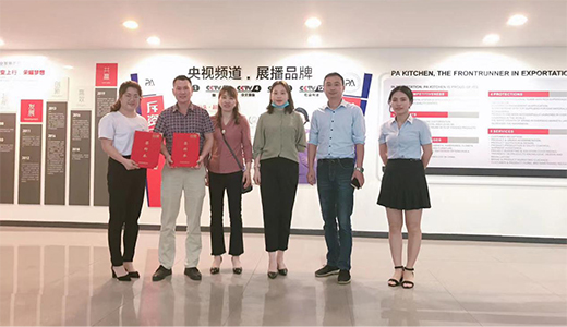 Ʒ��ȫ�ݶ�����Ʒ�l(f��)�����A�M��Ļ ���𺞼s�ᳱ