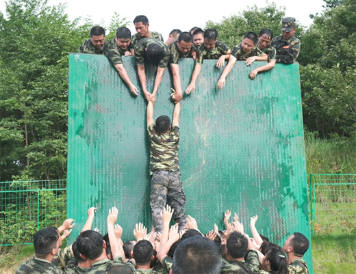 ���ľ��� �ل�(chu��ng)�x�� ٤��ܽ2020��?du��)I�N��Ӣ�F(tu��n)�(du��)��չӖ(x��n)��