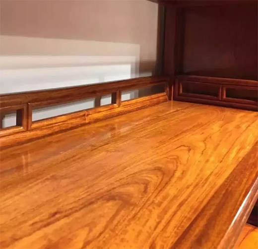 ���ϼtľ������t��֦����ľ�ĳ���tɫ����t��֦һ�㎧���ζ