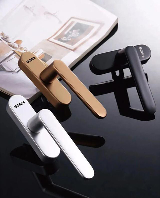 ���ڃ�(n��i)������(y��u)��������������(BERNI)�����(chu��ng)�¸�