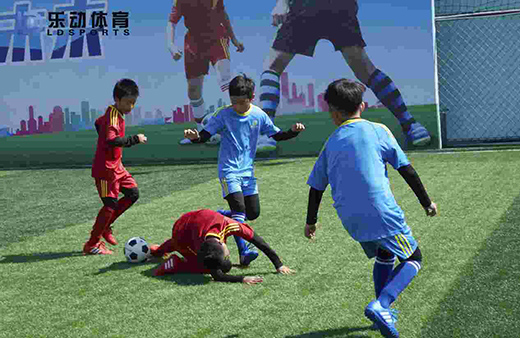 ����(d��ng)�w��У��(n��i)����?q��)���ِ���M(j��n)�еß����