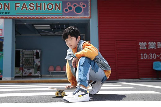 ���ӳ��L(zh��ng)�^(gu��)������һ�p��ͯ����Ь�����㲿����