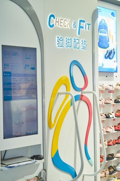 ���ӳ��L(zh��ng)�^(gu��)������һ�p��ͯ����Ь�����㲿����