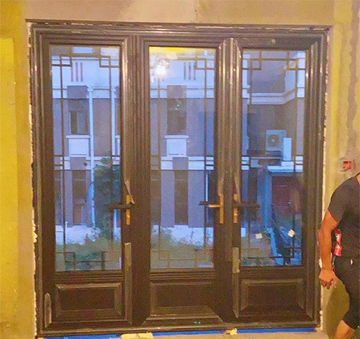 和木質(zhì)門窗相比，仿古鋁合金門窗有哪些不同!