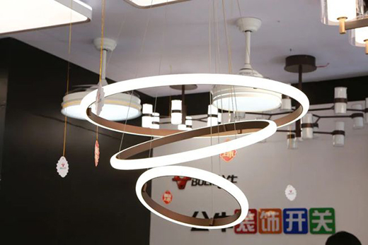 ��ţ�l(f��)��������Ʒ!����ƽ���꣺���h·������һ!