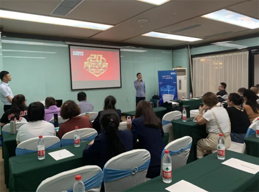 ��˹���l(w��i)ԡ20����(li��n)��(d��ng)��ٻ��(d��ng)ϯ���A���^(q��)��