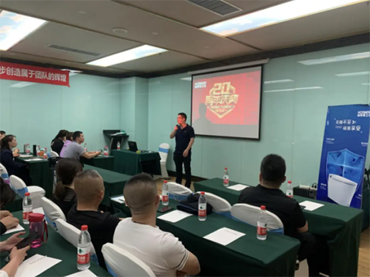 ��˹���l(w��i)ԡ20����(li��n)��(d��ng)��ٻ��(d��ng)ϯ���A���^(q��)��