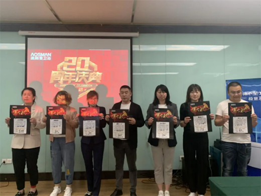 ��˹���l(w��i)ԡ20����(li��n)��(d��ng)��ٻ��(d��ng)ϯ���A���^(q��)��