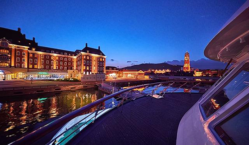 ��˹�Ǳ�����֮���������ռ������ß����c���ӭ������