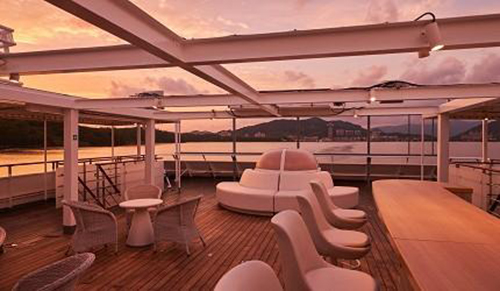 ��˹�Ǳ�����֮���������ռ������ß����c���ӭ������