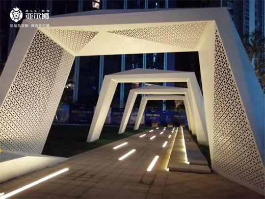 �����{���٣�협�(y��ng)�r�������l(f��)չ���X�Ͳ�ǰ���V�