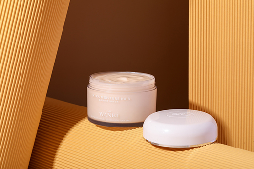 丸碧沁潤(rùn)強(qiáng)保濕護(hù)發(fā)素，煥現(xiàn)秀發(fā)絲滑柔順質(zhì)感