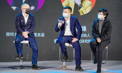 �D����𣺳ɶ����ƼҾ�չ�]Ļ������or�z��?