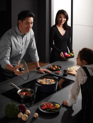 美的智能星廚三灶電磁爐給家人更安心的烹飪體驗就選“它”