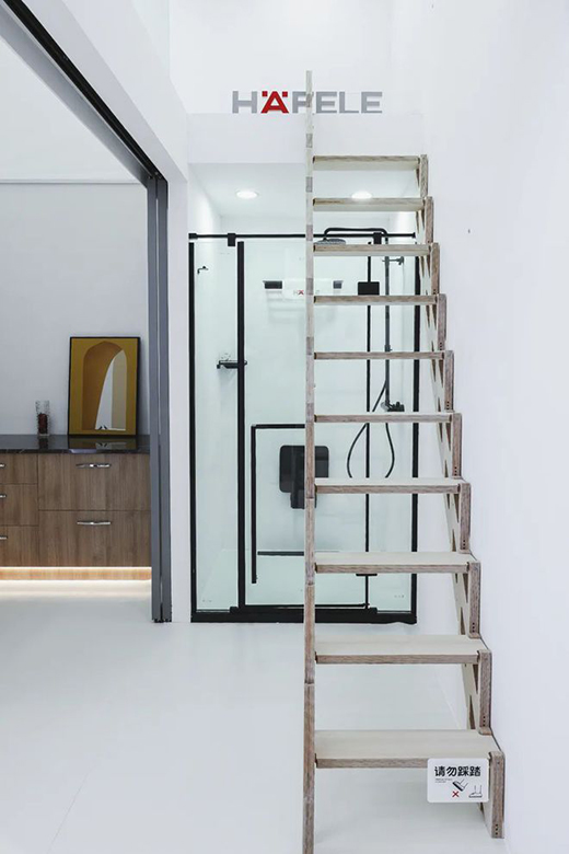 ֱ���𱬬F(xi��n)��|����������Ӳ�˹�չ