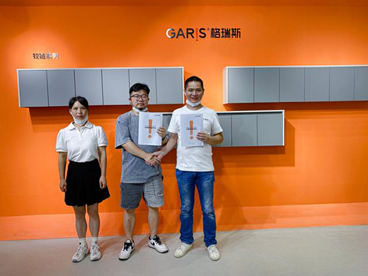 ���|ȡ�����ի@�M�M!GARIS����˹�ɹ����s��Һ������!