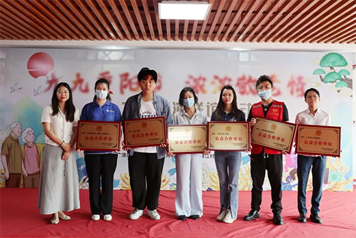 電梯安全科普，走訪慰問獨居老人，辛格林電梯這個重陽節(jié)公益活動很溫暖!