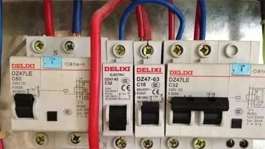 60A的空氣開關(guān)，為何30幾A的電流就跳閘了?