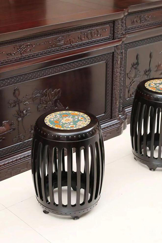 天然黑色的一種木材，在紅木家具行業(yè)里獨樹一格