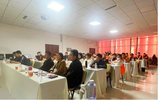 �醢2024ح�����T��2024��(zh��n)�԰l(f��)���߮a(ch��n)Ʒ�l(f��)����(hu��)��Ļ