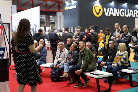 �ŽݿƼ�����Ӣ��(gu��)�������zӰ����չ��չ�F(xi��n)�Ї�(gu��)Ʒ������(gu��)؛֮��