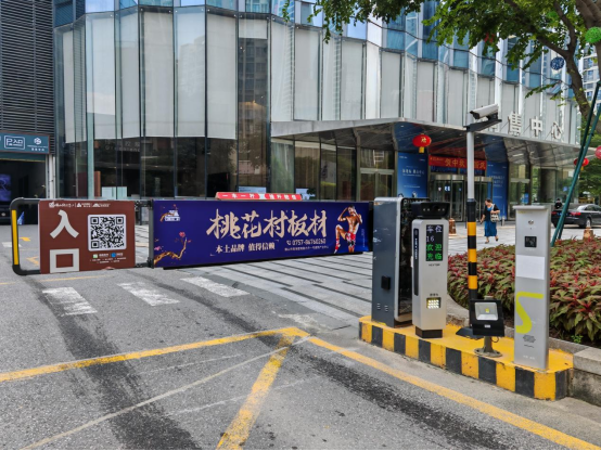 桃花村板材公交車新版廣告上線！引爆一城席卷全國